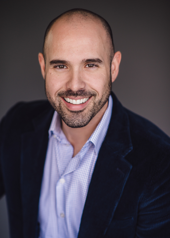 realtor headshot santa clarita man in suite with beard on gray background